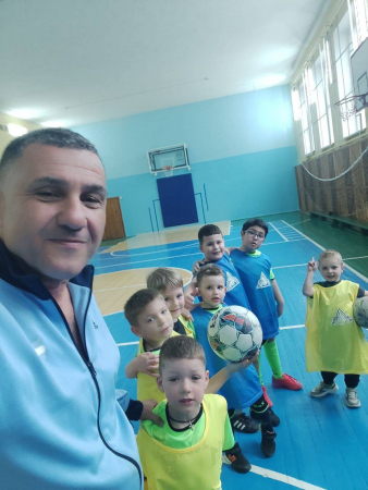Набираємо групи з 4 до 15 років дівчаток і хлопчиків